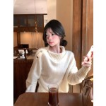 Lazy-style high-neck sweater for women, loose fit, soft and cozy white pullover top, perfect for autumn and winter.